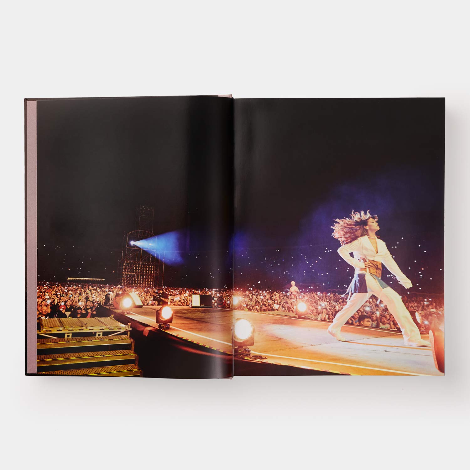 ספר ריהאנה: מהדורה מוגבלת (Fenty x Phaidon) הכולל מעמד יד מקועקע - כריכה קשה