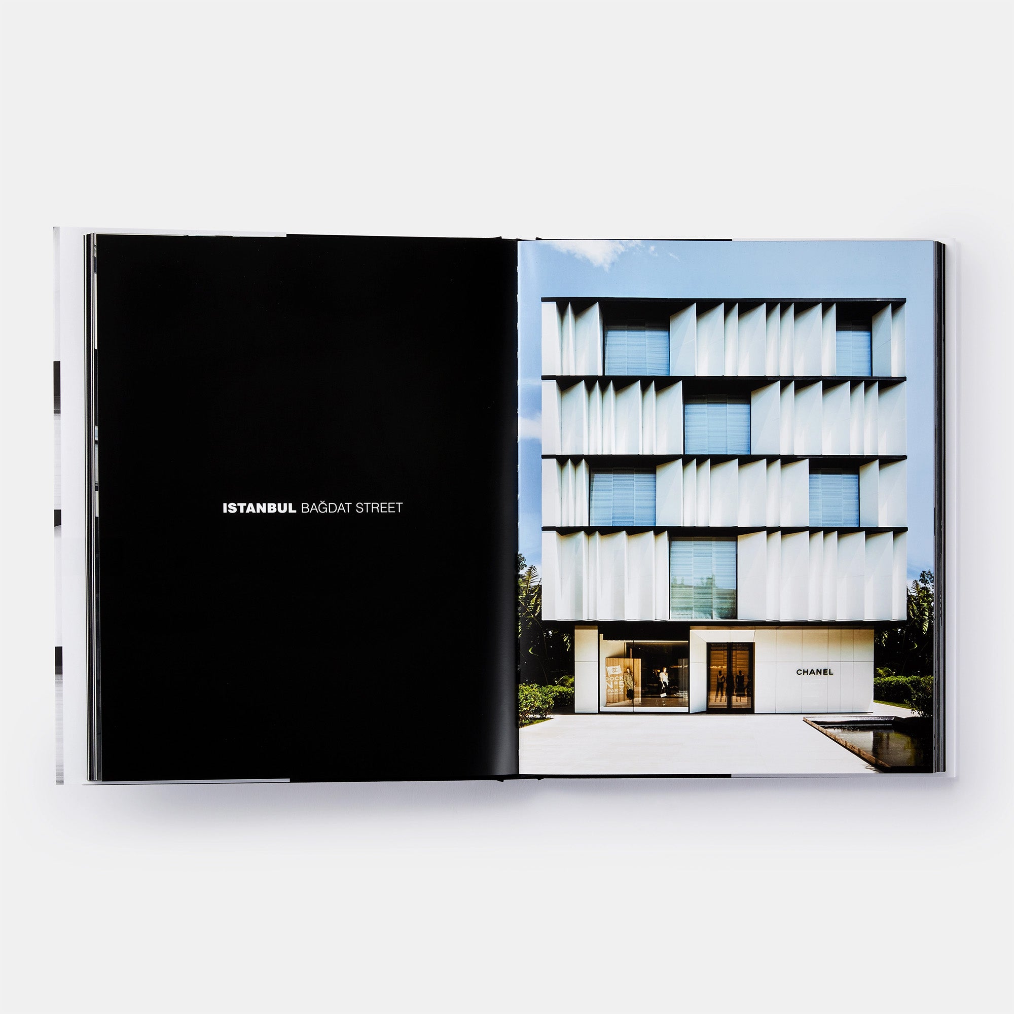 The Architecture of Chanel - כריכה קשה