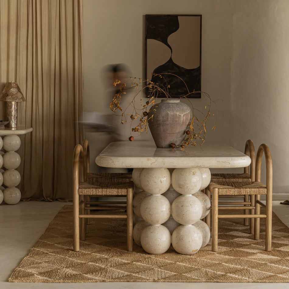 Perlas Dining Table